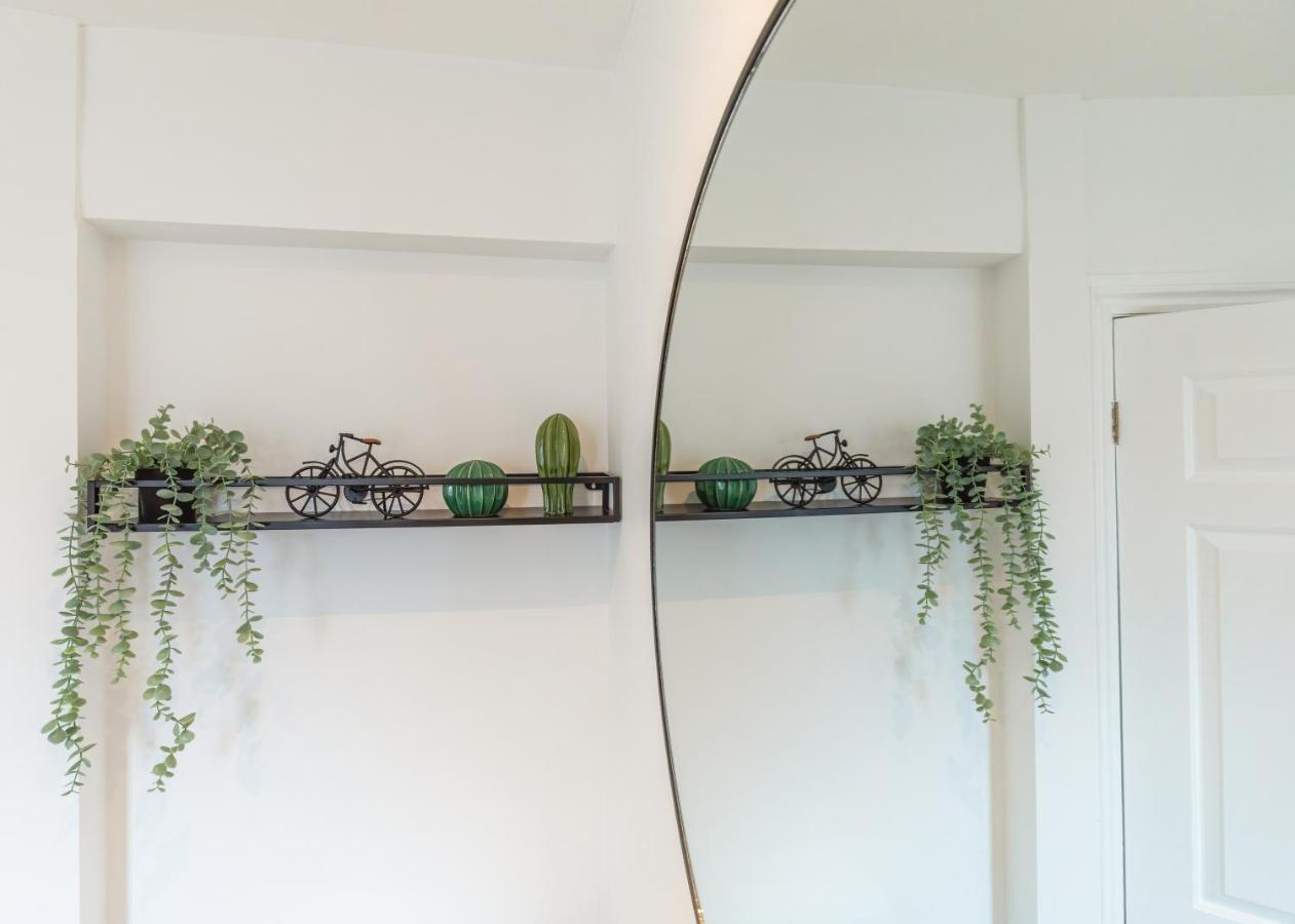4 Bed City House With Private Garden And Parking Γουίντσεστερ Εξωτερικό φωτογραφία