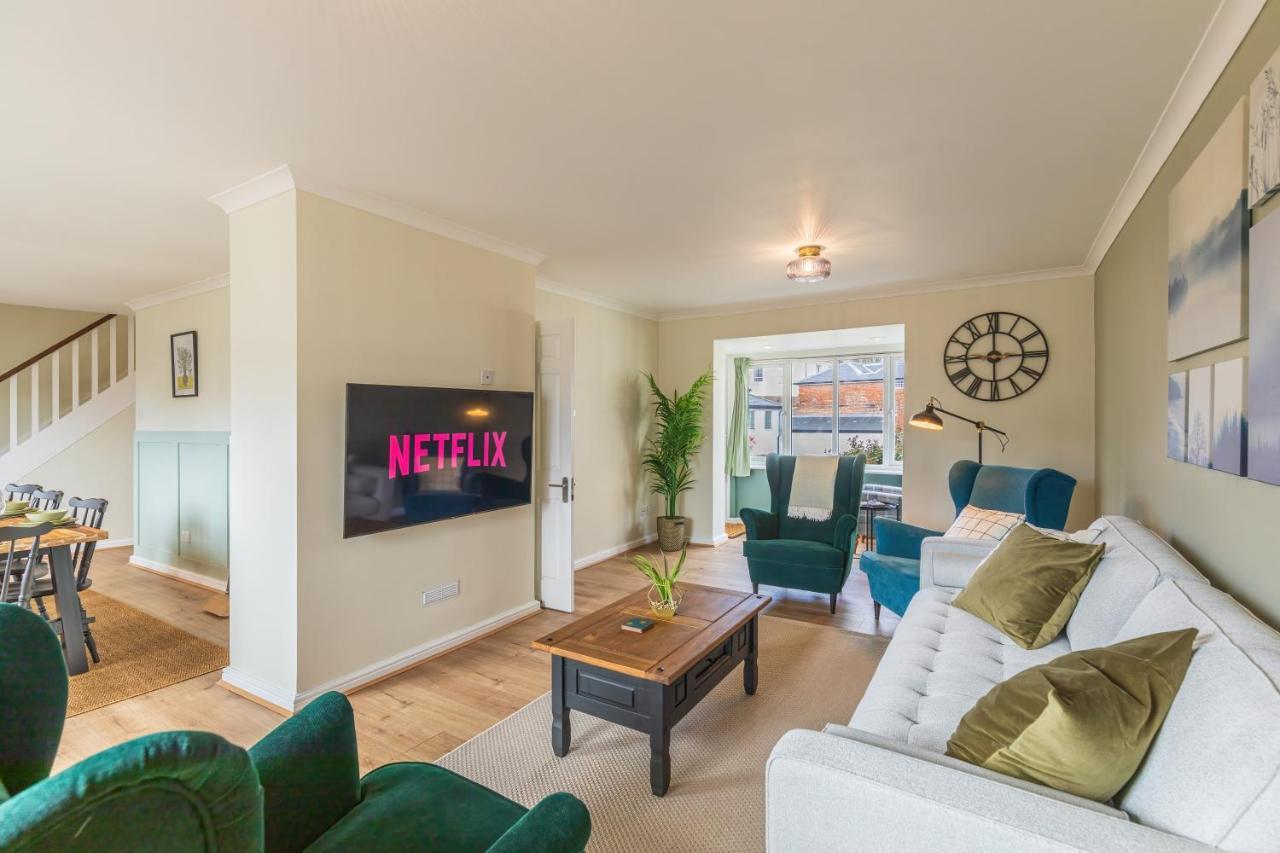 4 Bed City House With Private Garden And Parking Γουίντσεστερ Εξωτερικό φωτογραφία